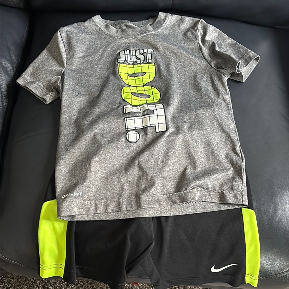 Nike Kids Matching Set in Gray and Neon Yellow